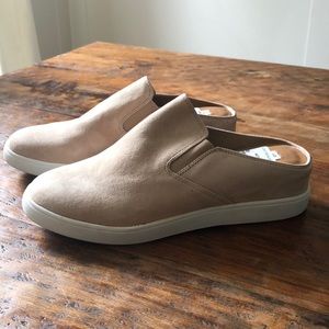 Steve Madden blush suede flats